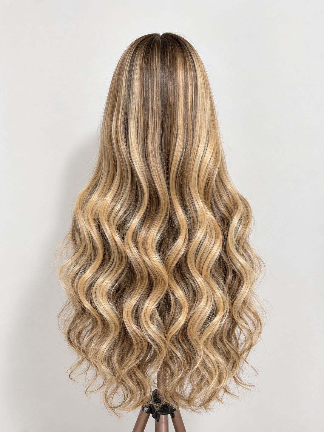 Peluca Mechada 13x4 Ondas Suaves - 28” - TAMY