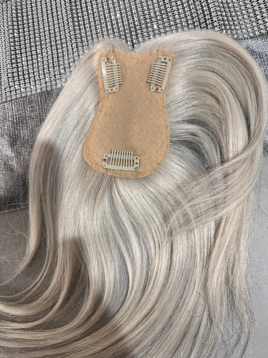 Topper de Cabello Humano - Base de Seda "Natural Scalp" (25 cm)