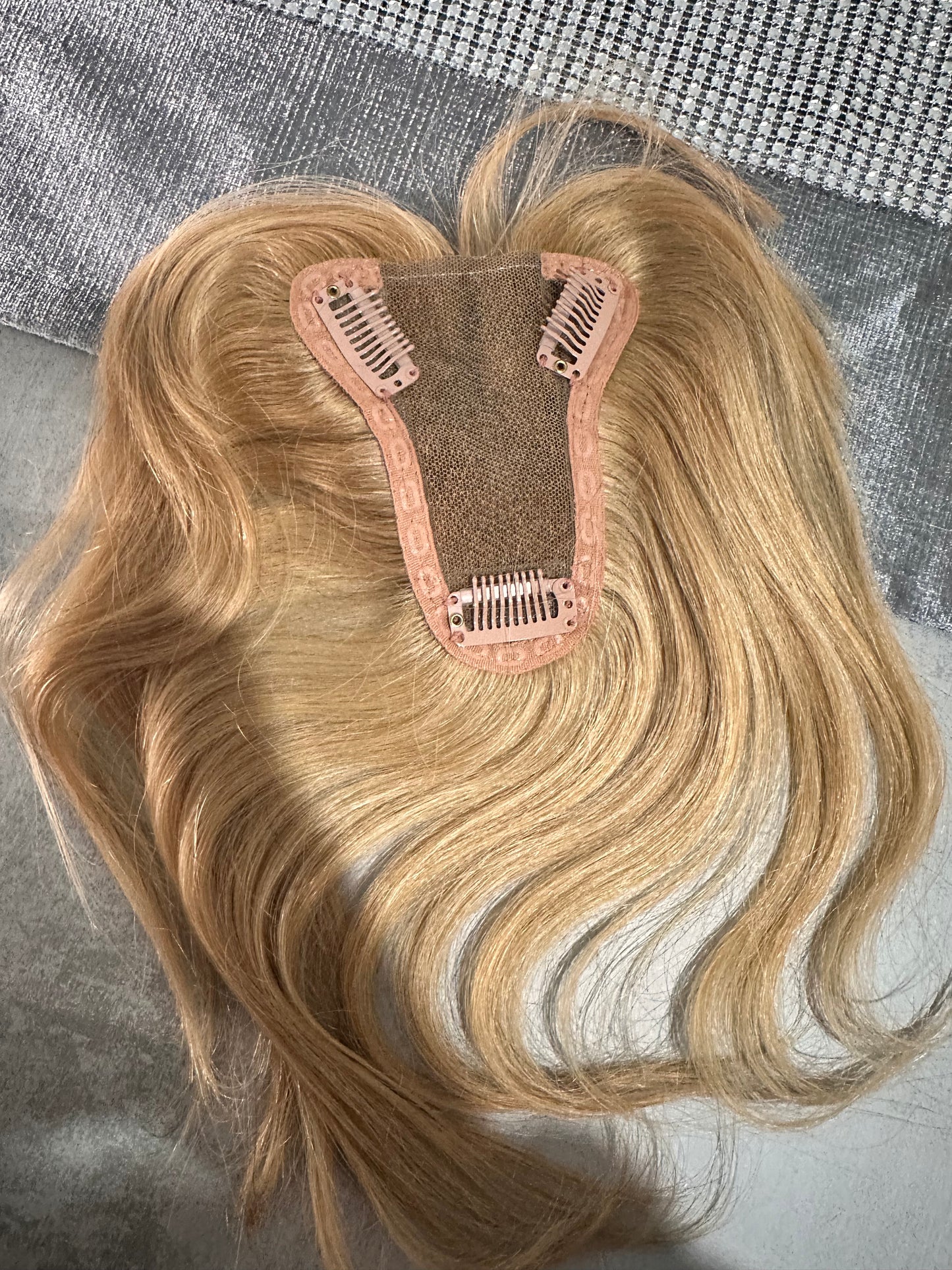 Topper de Cabello Humano con Flequillo – Rubio Dorado Miel (25cm)