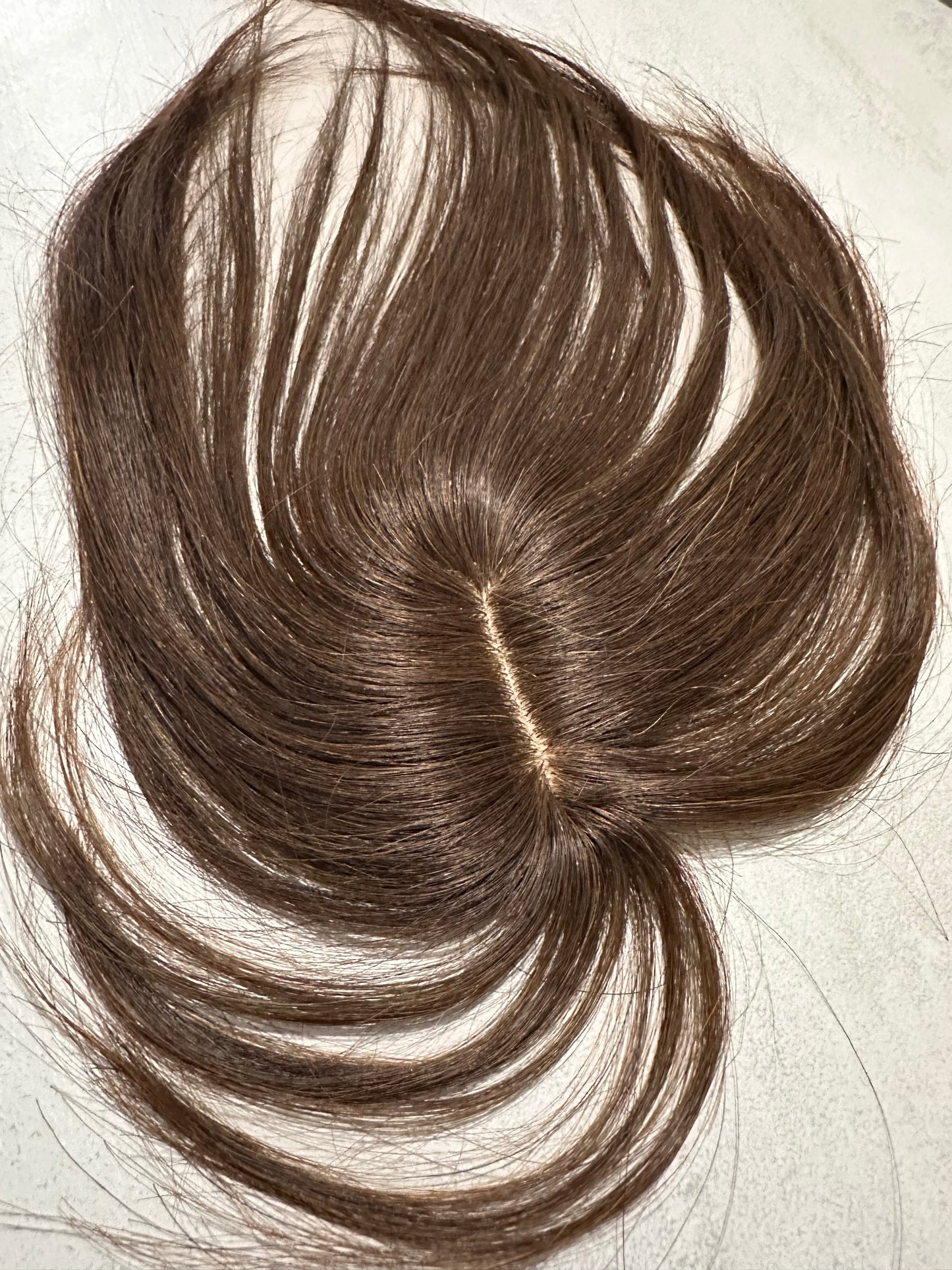 Topper de Cabello Humano 30cm con Flequillo – Volumen Instantáneo y Look Renovado Marrón