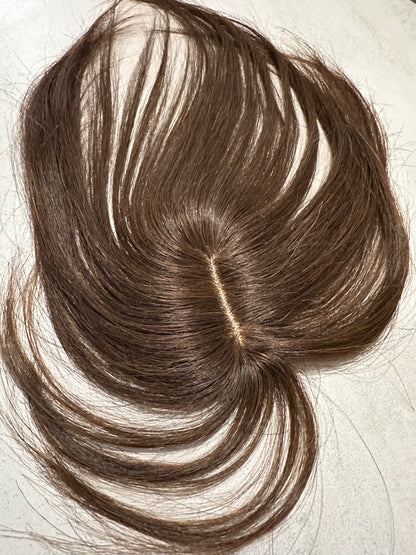 Topper de Cabello Humano 30cm con Flequillo – Volumen Instantáneo y Look Renovado Marrón