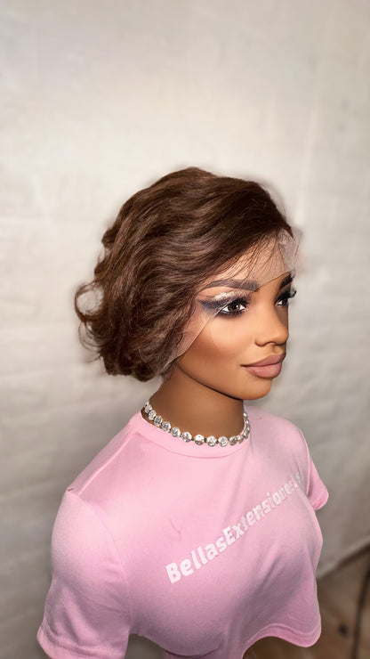 Peluca corta lace front marrón ondulada - 13x4