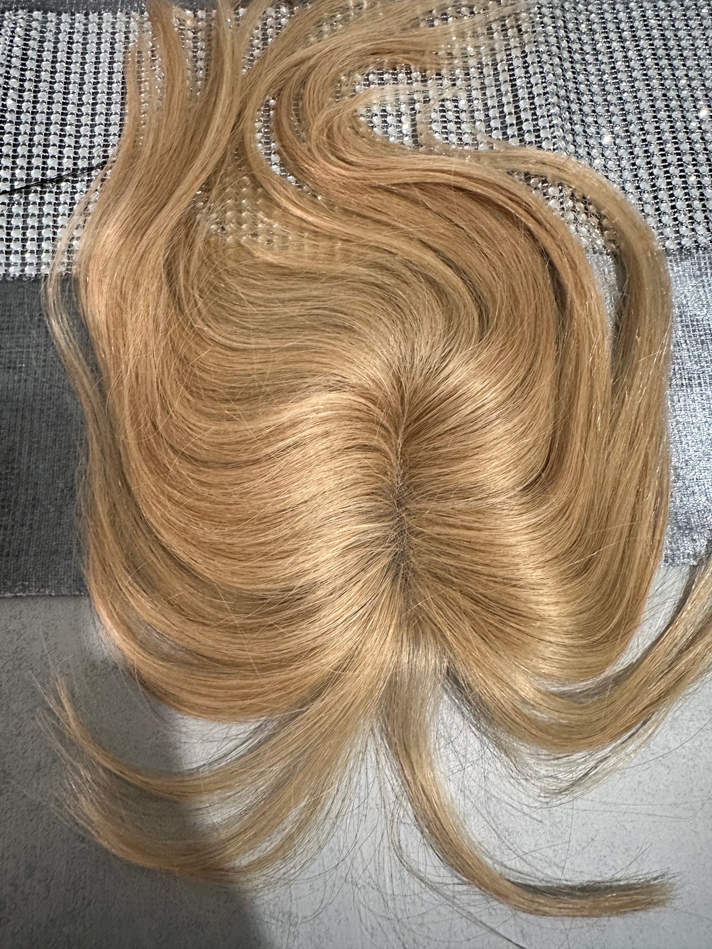 Topper de Cabello Humano con Flequillo – Rubio Dorado Miel (25cm)