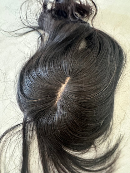 Topper de Pelo Humano 100% – Base de Seda | Negro Natural 30 cm CON flequillo