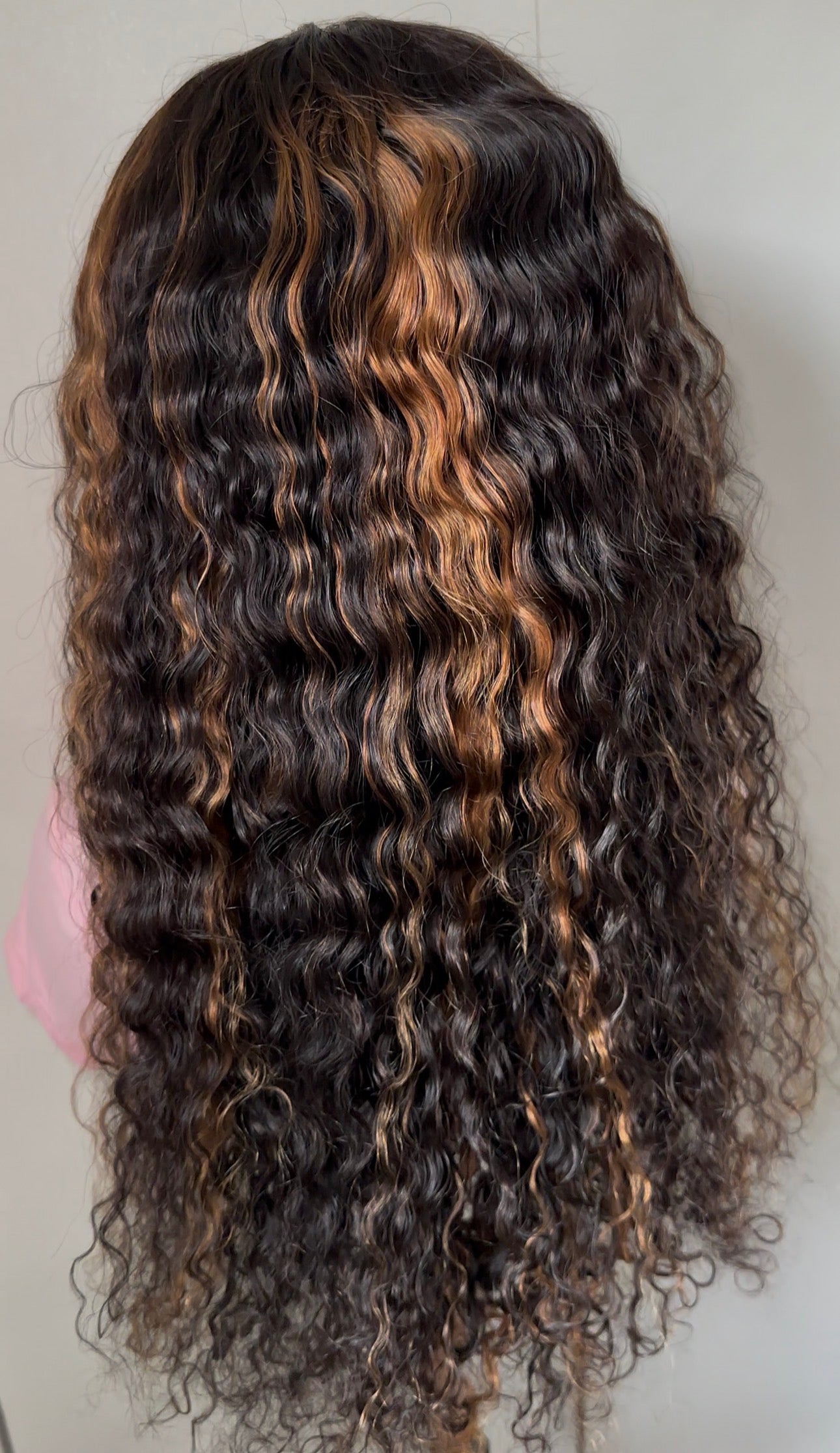 Peluca de Cabello Humano 5x5 HD Lace - Rizos Definidos con Mechas (70cm) sin pegamento - TEODORA