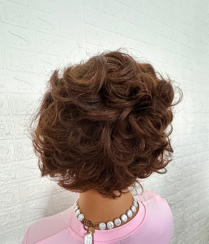 Peluca corta lace front marrón ondulada - 13x4