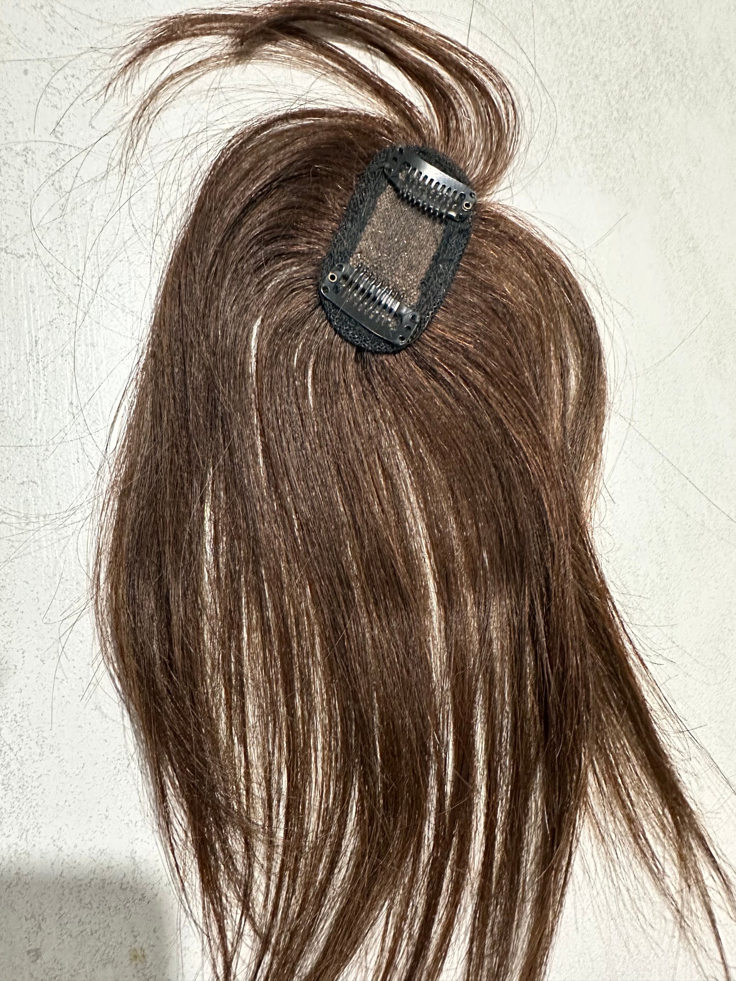 Topper de Cabello Humano 30cm con Flequillo – Volumen Instantáneo y Look Renovado Marrón