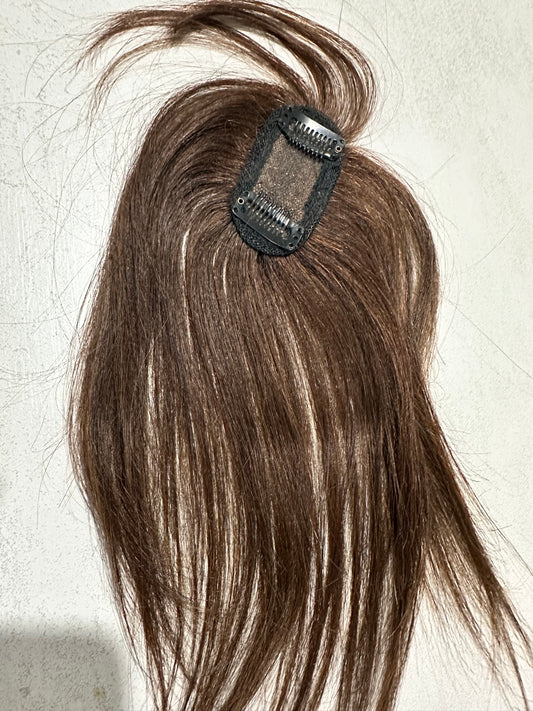 Topper de Cabello Humano 30cm con Flequillo – Volumen Instantáneo y Look Renovado Marrón
