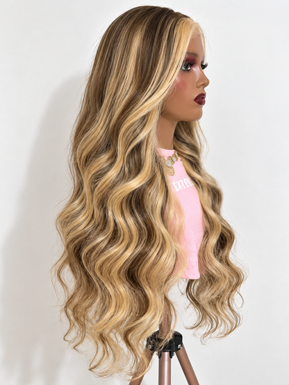 Peluca Mechada 13x4 Ondas Suaves - 28” - TAMY