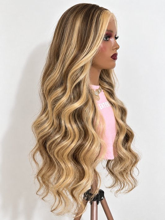Peluca Mechada 13x4 Ondas Suaves - 28” - TAMY