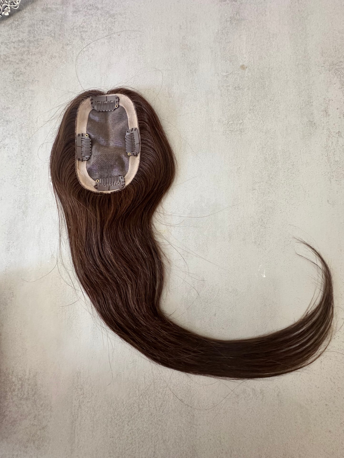 Topper de Pelo Humano 100% – Base Mono | Marrón 40 cm