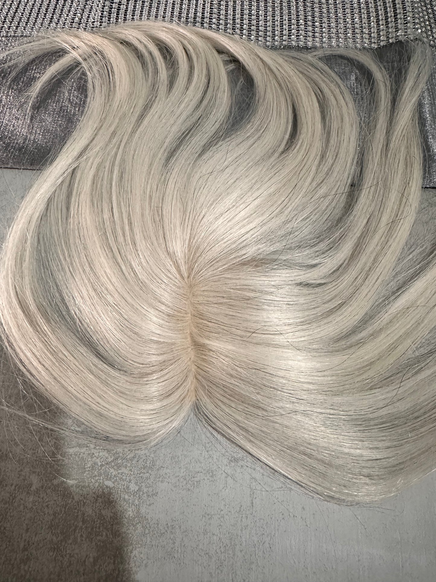 Topper de Cabello Humano - Base de Seda "Natural Scalp" (25 cm)