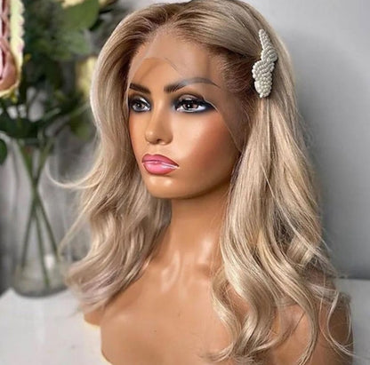 Peluca Lace Front 13x4 – Rubio Ceniza con Raíz Natural (40cm) MEDELLÍN